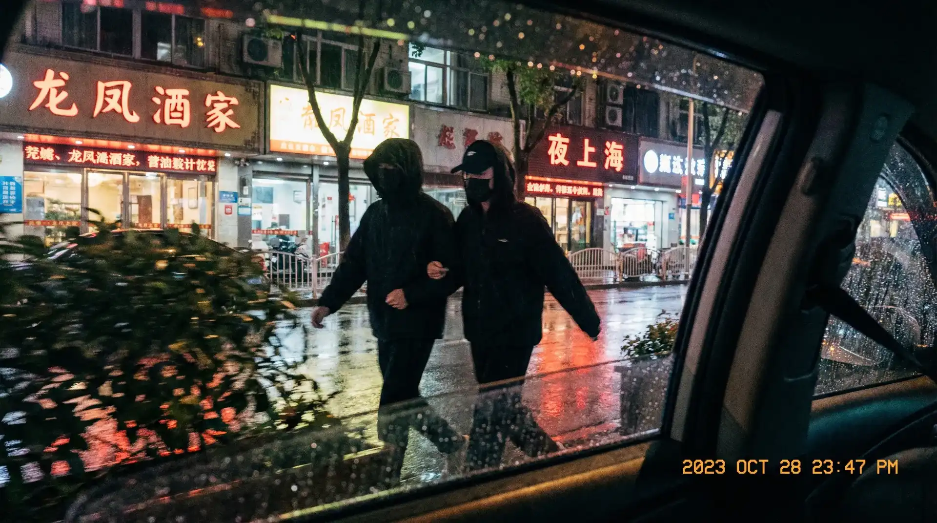 四房播播qvod - 顶流明星深夜密会现场抓拍照片